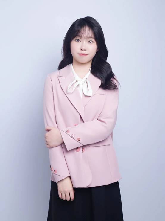 人穿着裙子AI 生成的内容可能不正确。